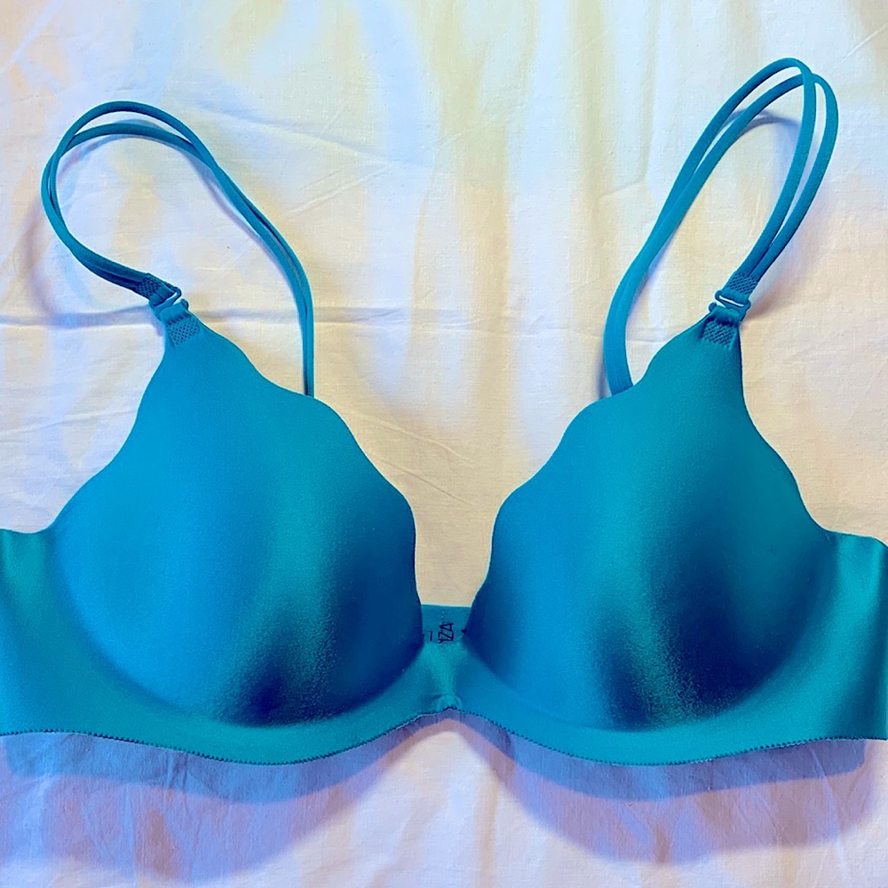 COPY - Turquiose colored ITEC La SENZA underwire seamless bra. Size 32C.